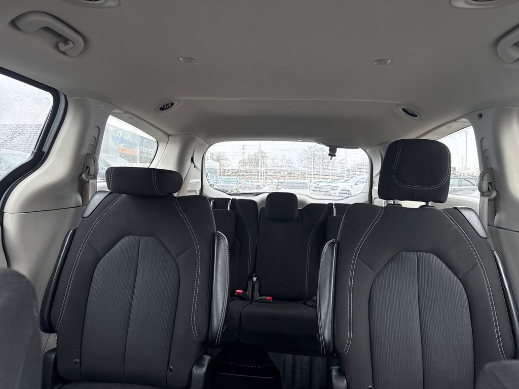 Used 2022 Chrysler Voyager LX FWD image 35