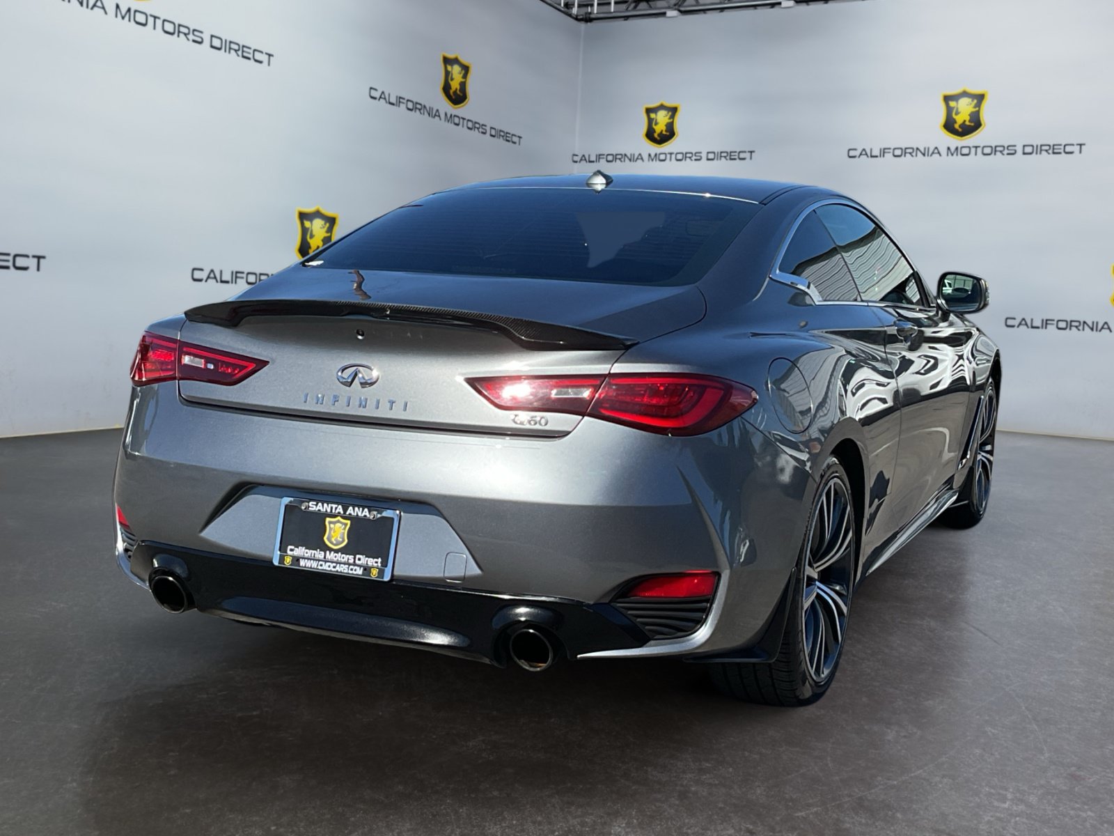 Used 2017 INFINITI Q60 2.0t w/ Moonroof Package RWD image 5