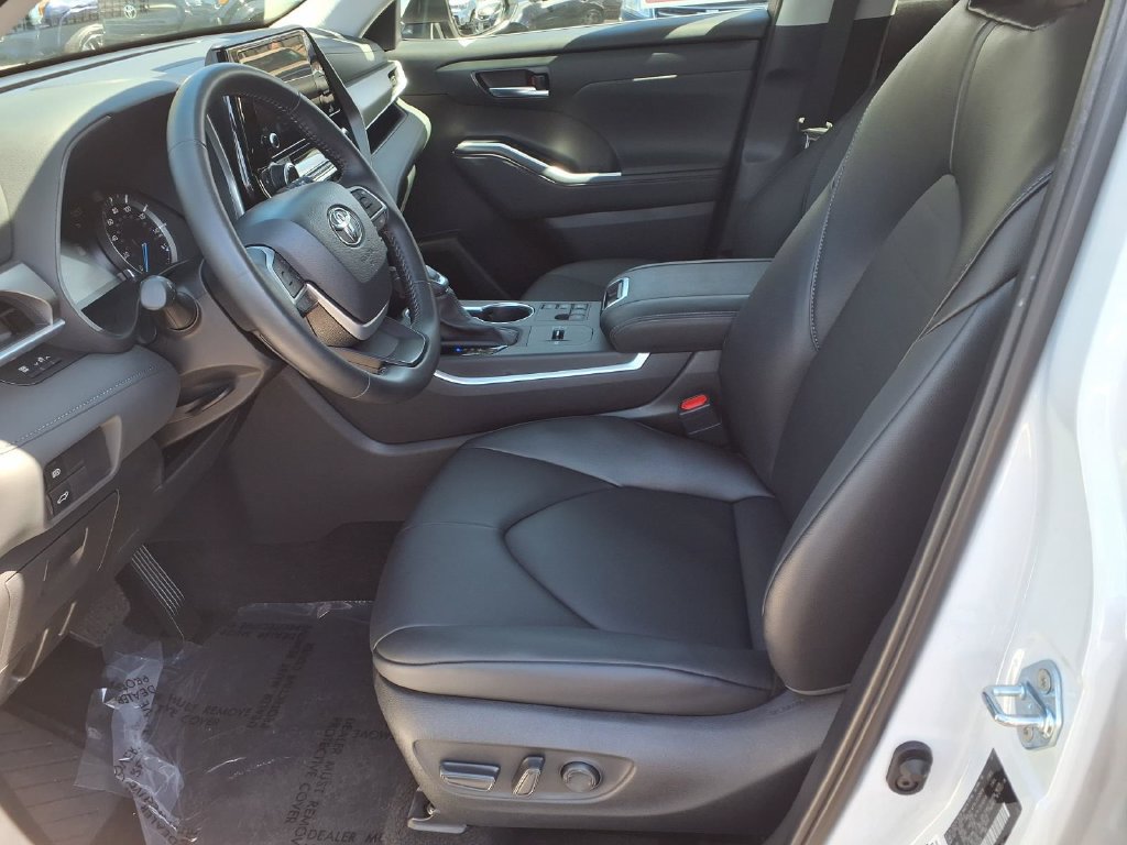 Certified 2026 Toyota Highlander XLE AWD/4WD image 18