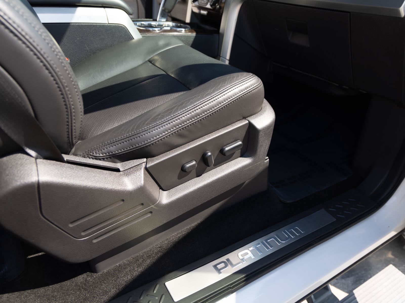 Used 2013 Ford F150 Platinum AWD/4WD image 24