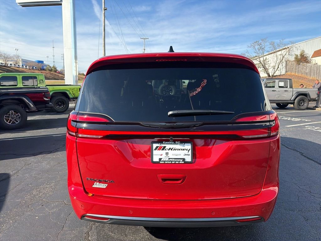 New 2026 Chrysler Pacifica Select FWD image 10