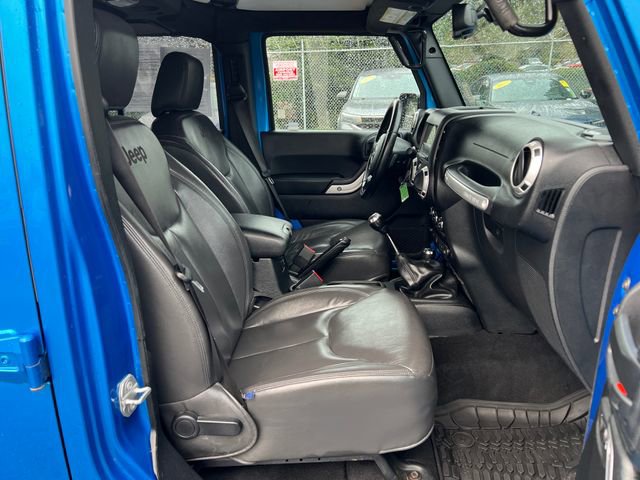 Used 2016 Jeep Wrangler Unlimited Rubicon w/ Connectivity Group image 13