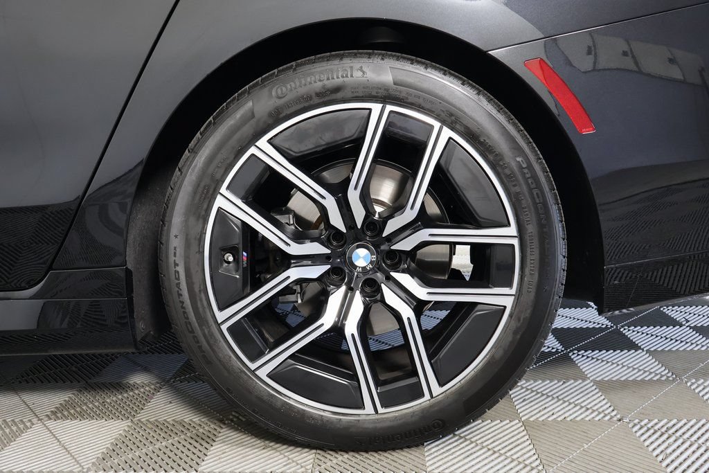 Used 2025 BMW 740i RWD image 16
