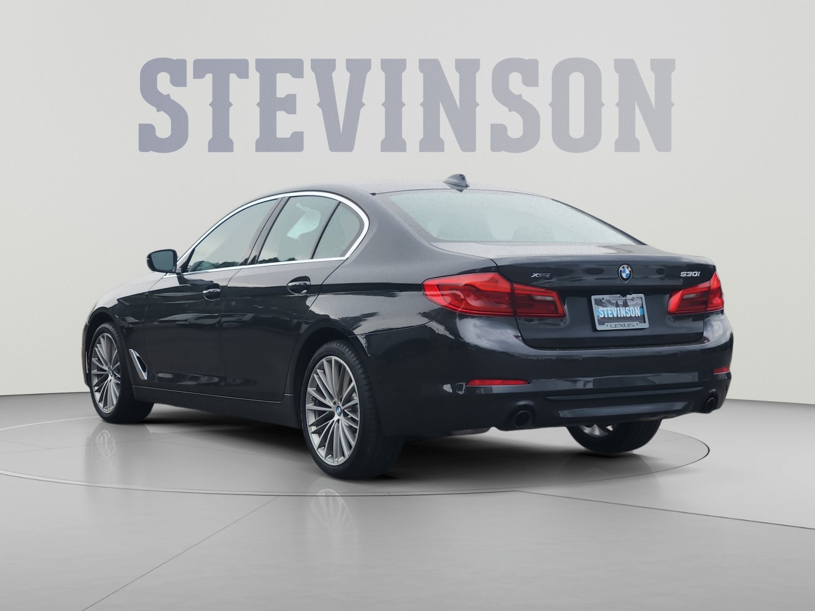 Used 2020 BMW 530i xDrive w/ M Sport Package AWD/4WD image 3