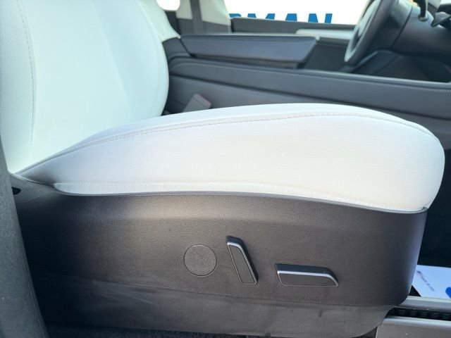 Used 2023 Tesla Model Y Long Range image 23