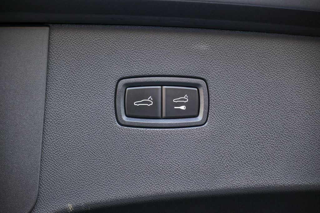Certified 2025 Porsche Cayenne GTS AWD/4WD image 35