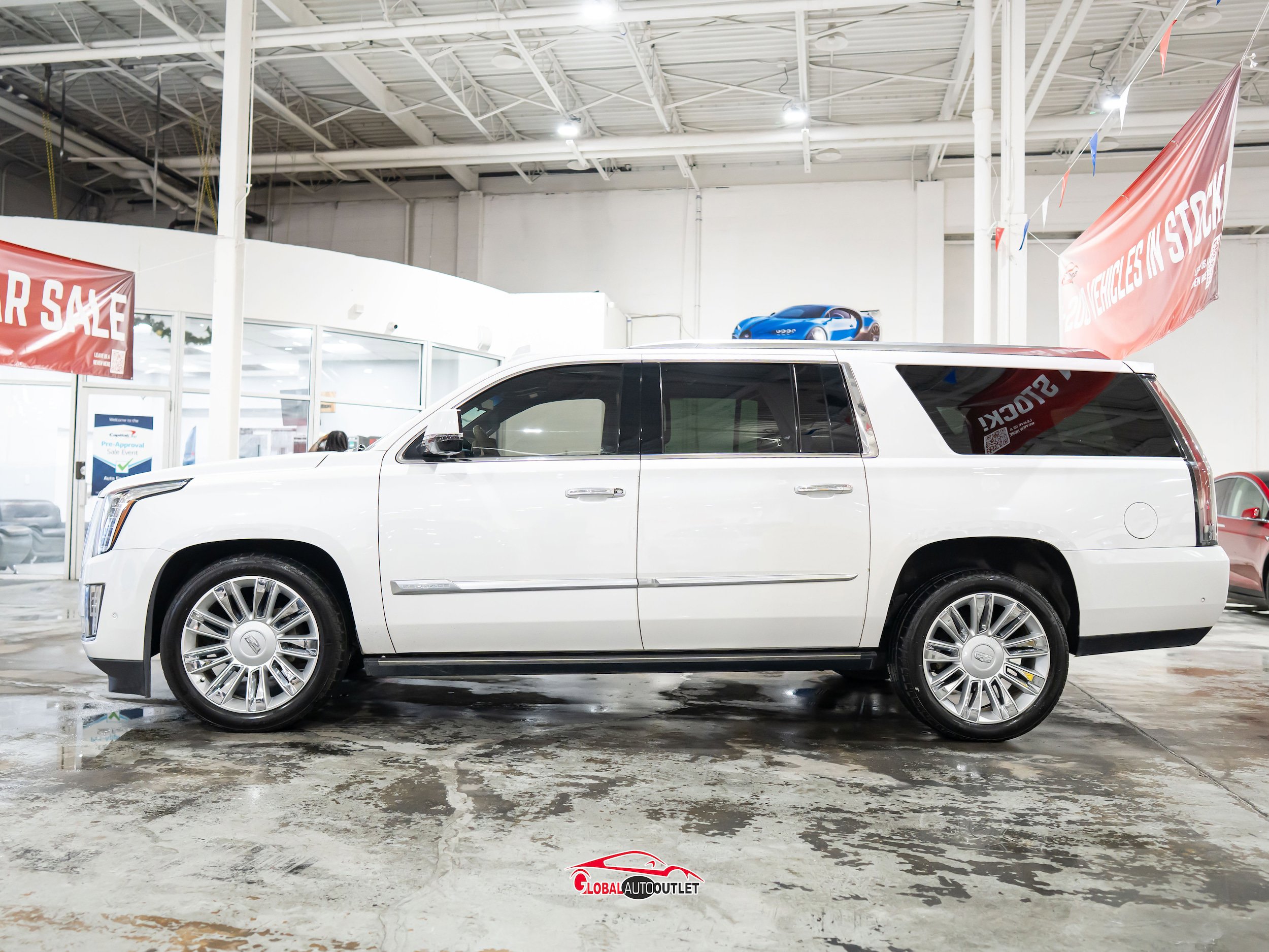 Used 2018 Cadillac Escalade ESV Platinum AWD/4WD image 4