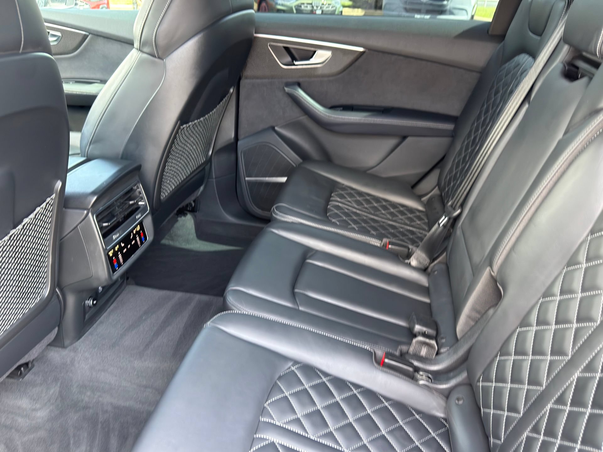 Used 2024 Audi SQ7 Premium Plus w/ Carbon Package AWD/4WD image 33