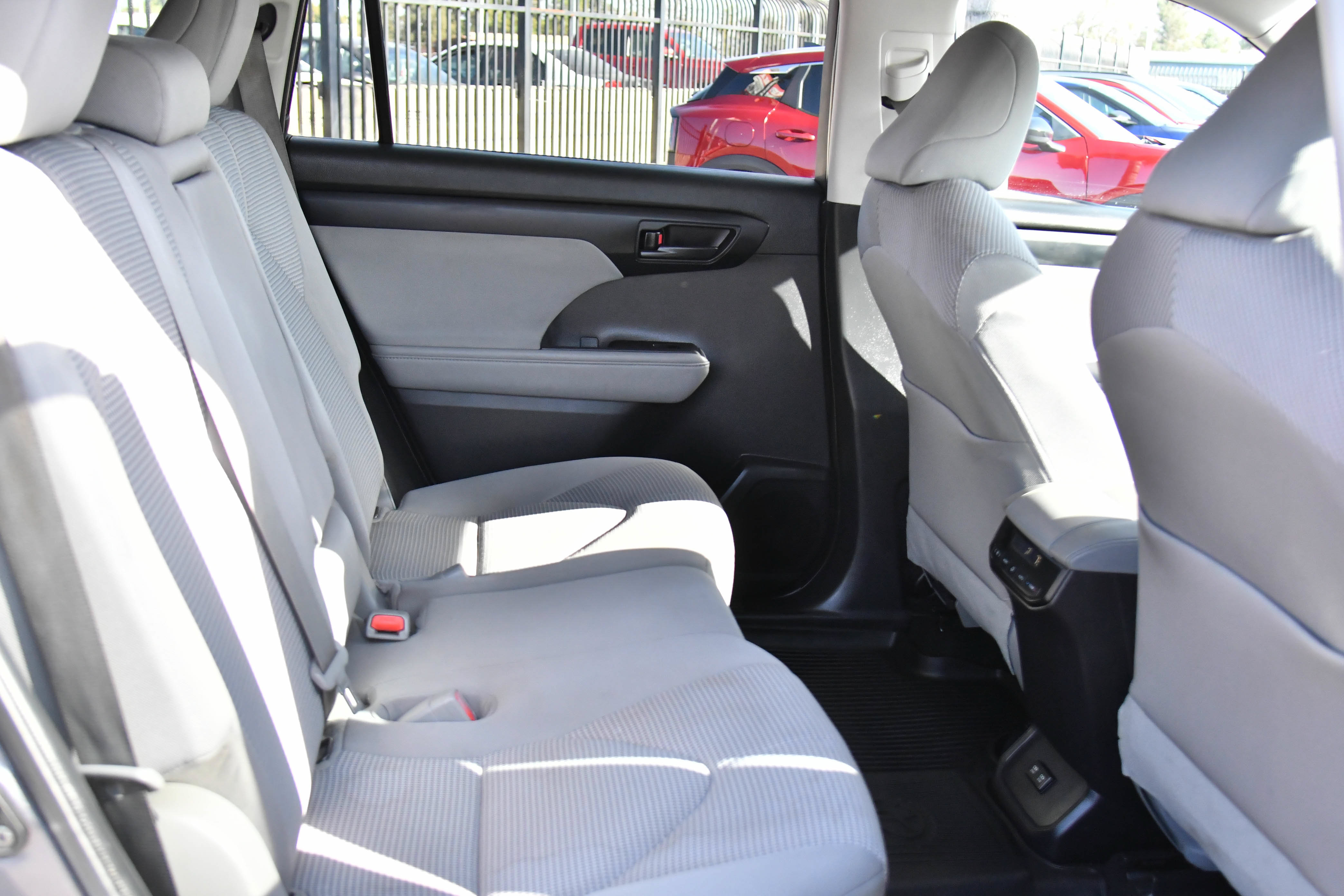 Used 2021 Toyota Highlander L FWD image 42