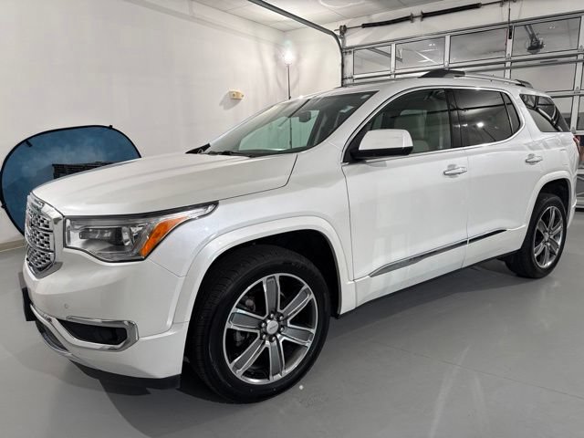 Used 2017 GMC Acadia Denali w/ Technology Package FWD image 4