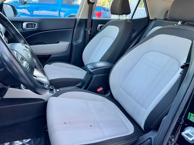 Used 2024 Hyundai Venue SEL FWD image 13