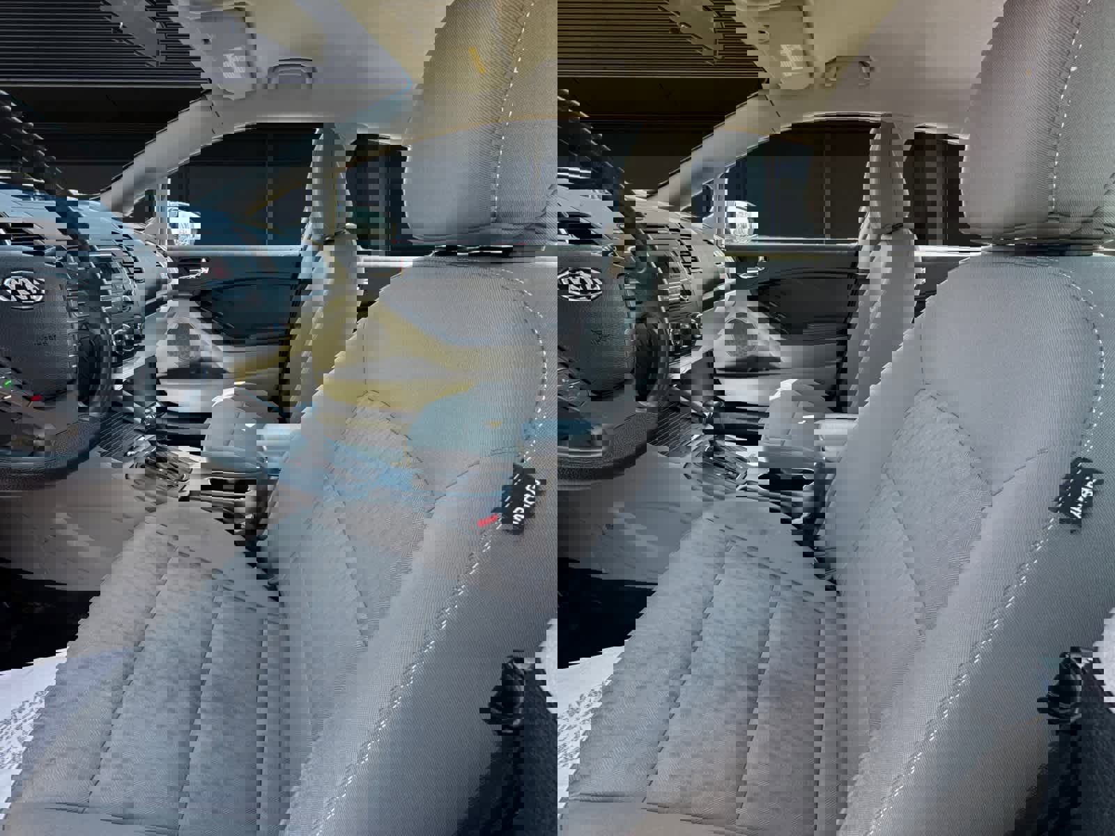 Used 2015 Kia Forte LX image 2