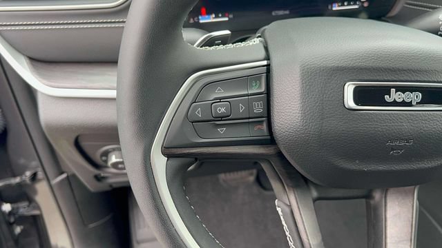 Used 2023 Jeep Grand Cherokee Limited AWD/4WD image 24