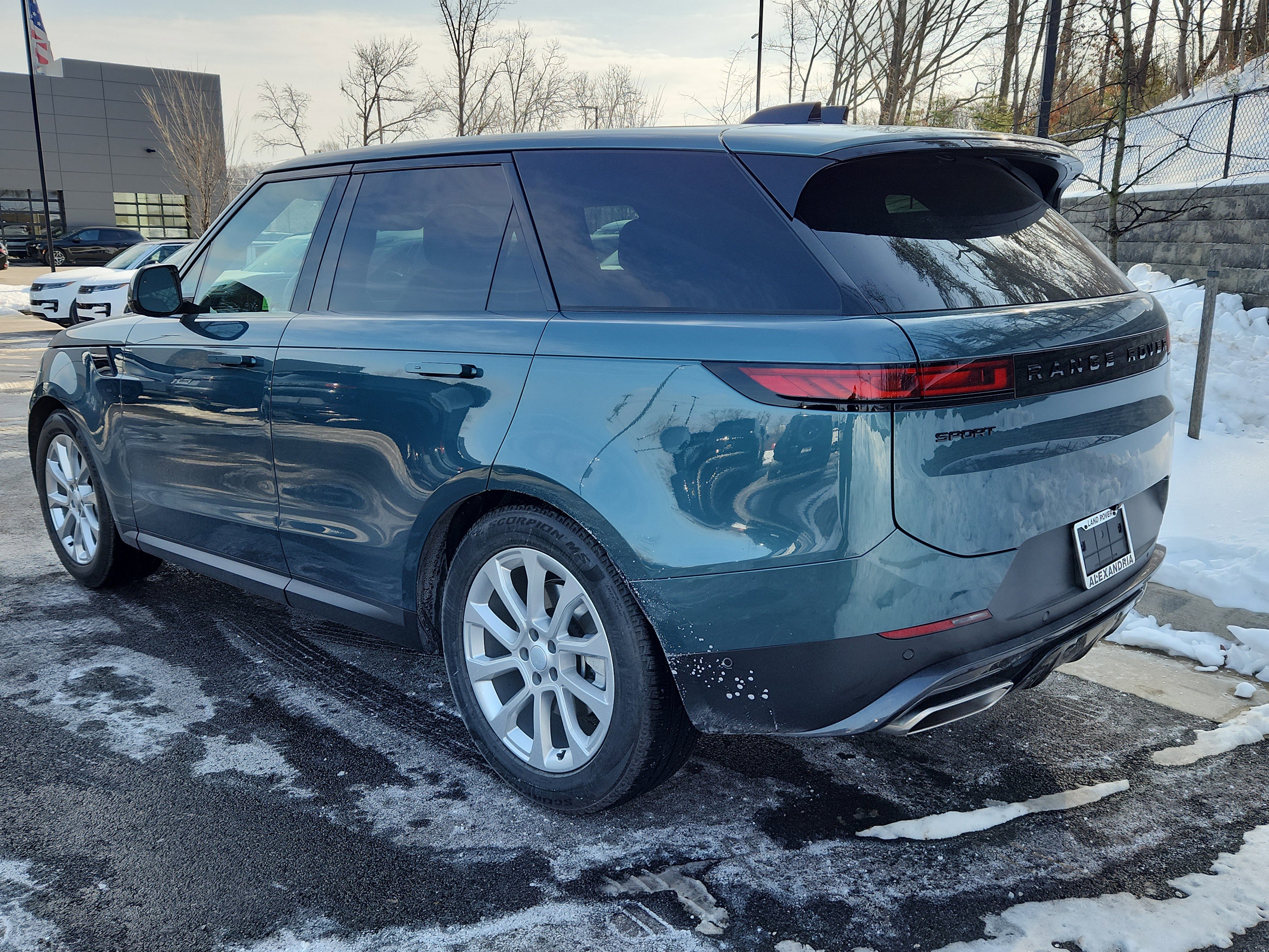 Used 2025 Land Rover Range Rover Sport SE image 12