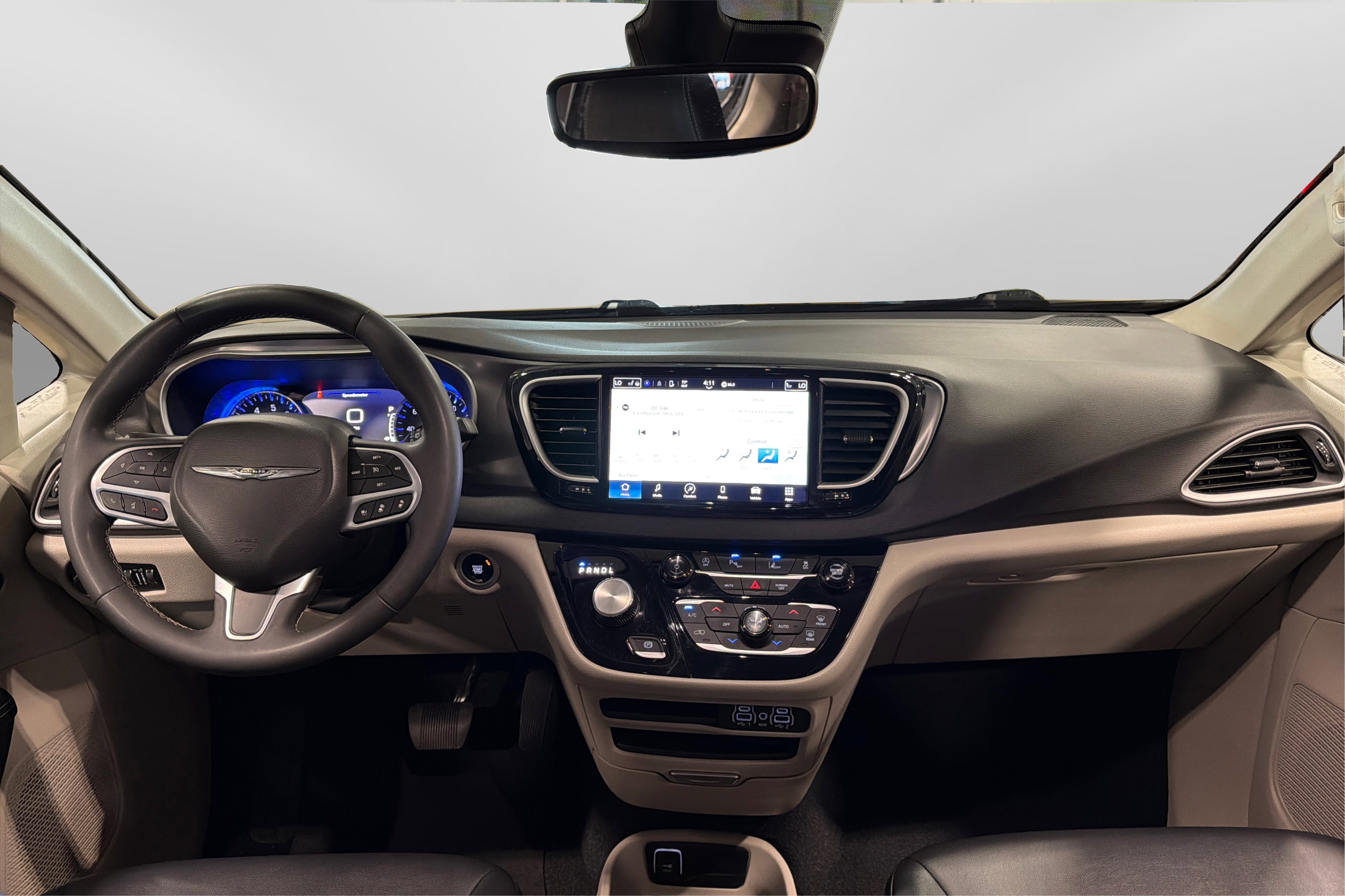 Used 2024 Chrysler Pacifica Touring-L FWD image 22