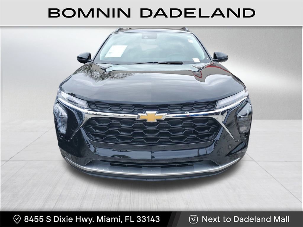 Used 2024 Chevrolet Trax LT w/ Driver Confidence Package image 2