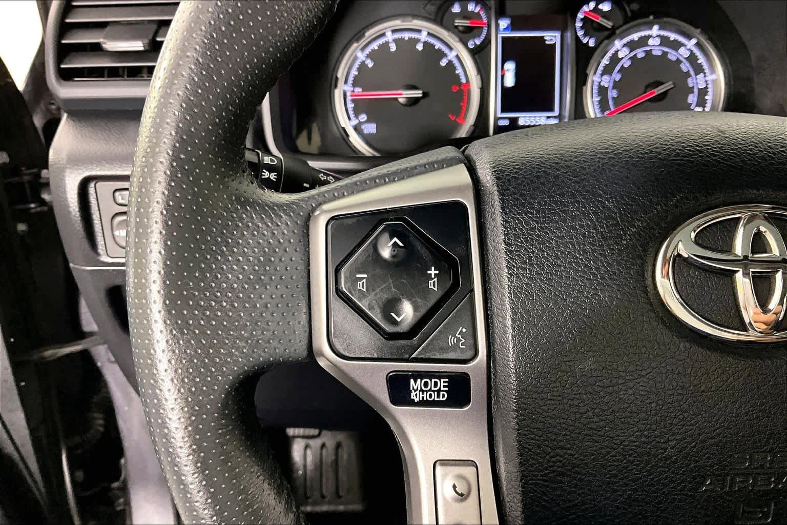 Used 2021 Toyota 4Runner Limited AWD/4WD image 23