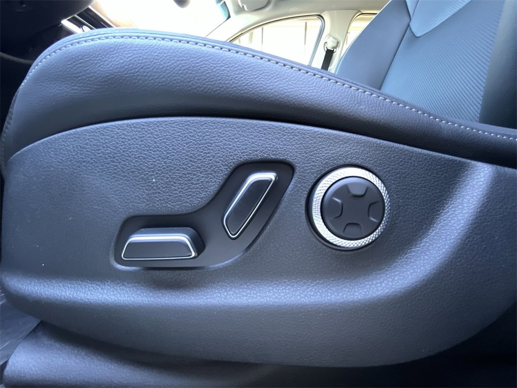 New 2026 Genesis GV70 2.5T Advanced image 14