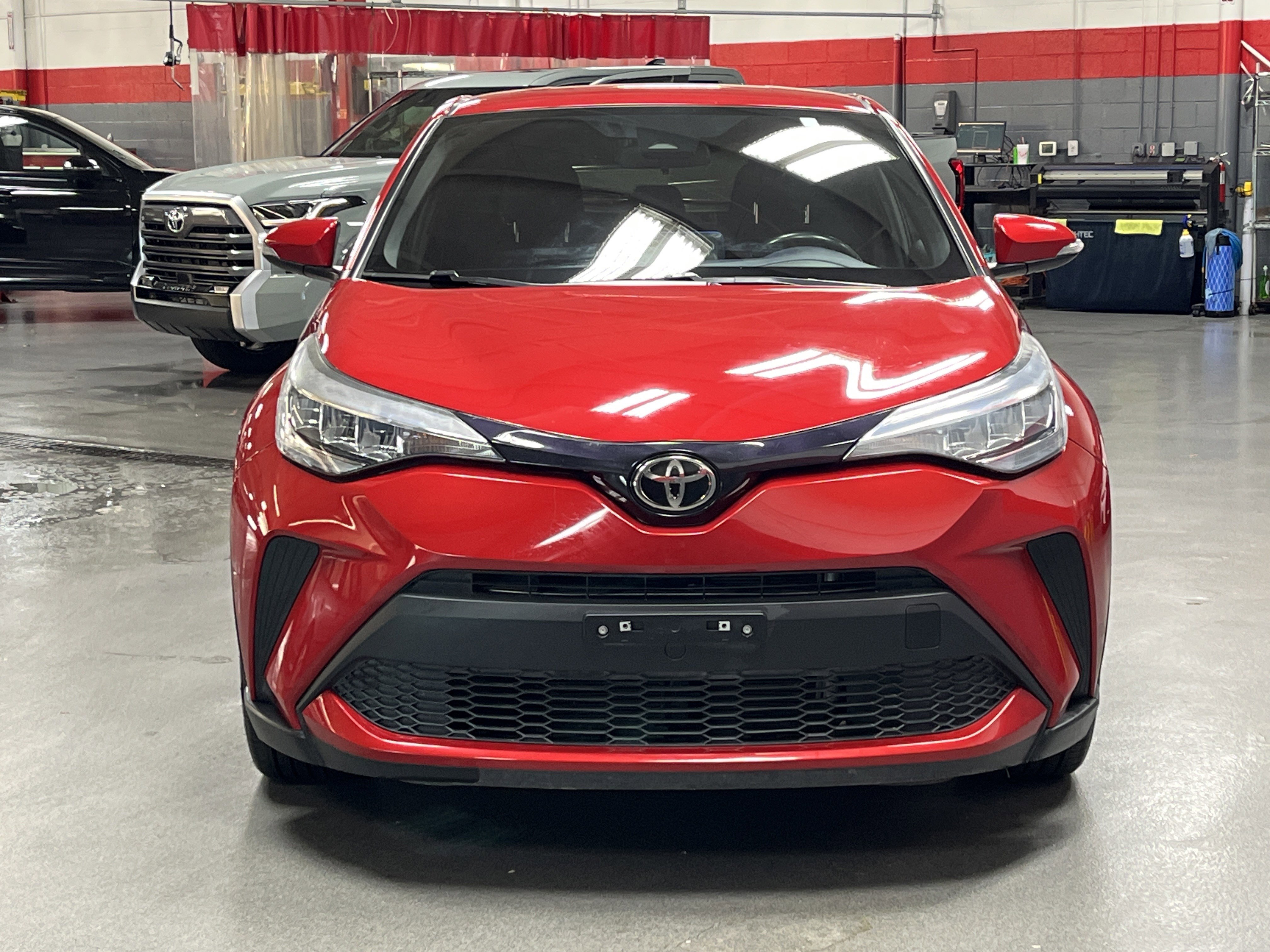 Used 2022 Toyota C-HR XLE image 3