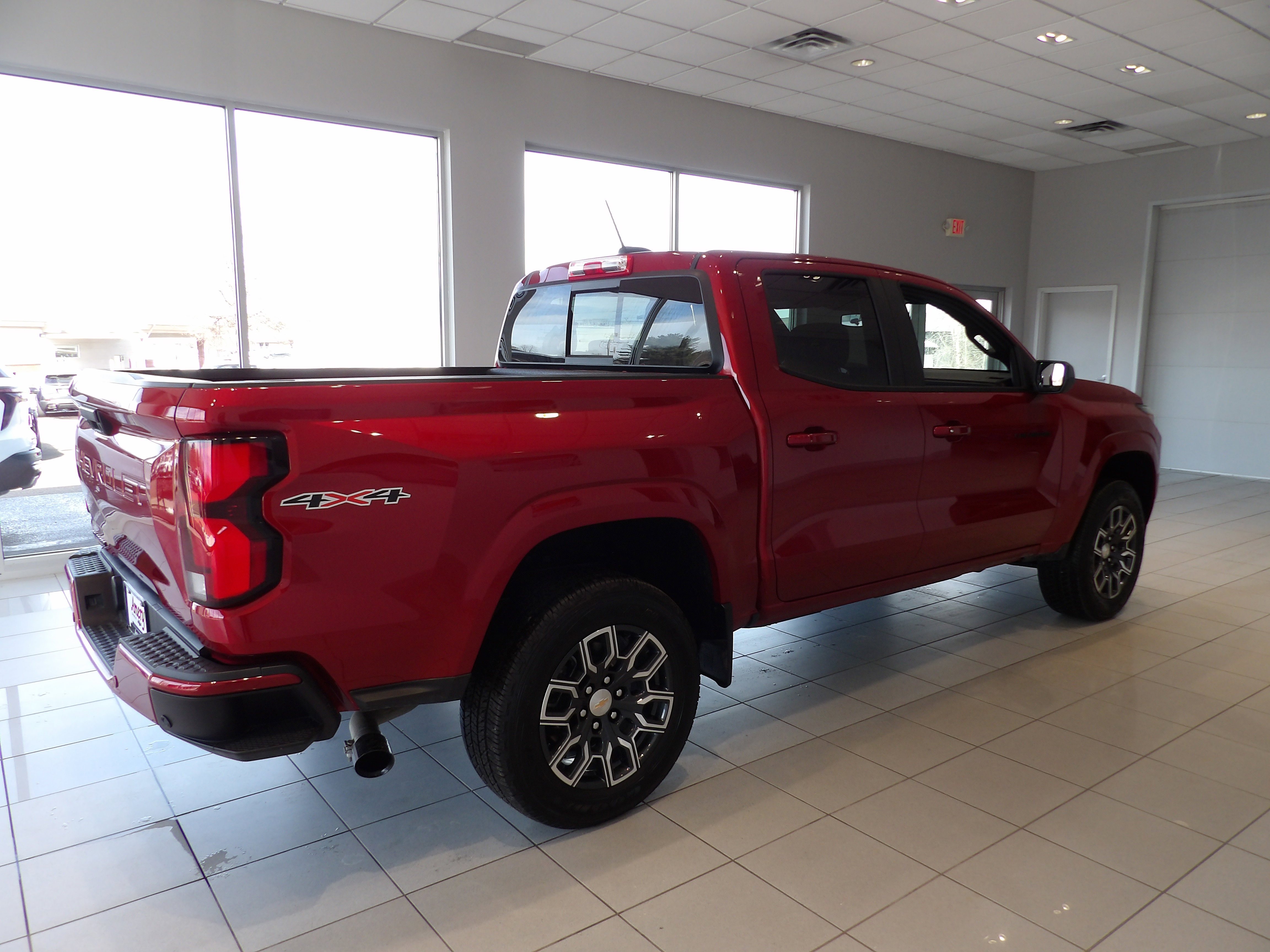 Used 2024 Chevrolet Colorado LT w/ LT Convenience Package III image 4