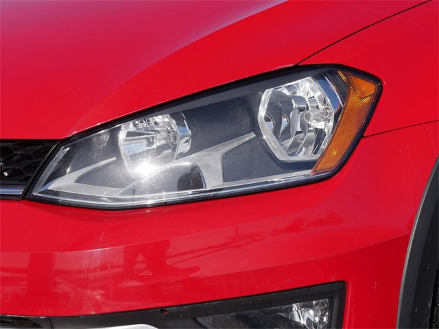 Used 2017 Volkswagen Golf Alltrack S image 10