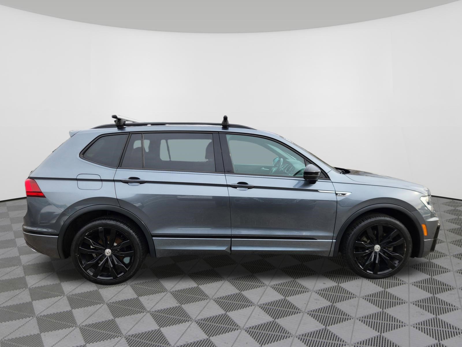 Used 2021 Volkswagen Tiguan SE R-Line w/ 3rd Row Seat Package image 6