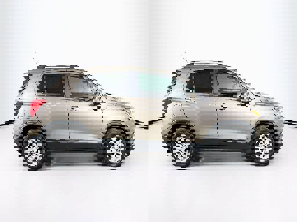 Used 2021 Chevrolet Trax LT w/ Driver Confidence Package image 25