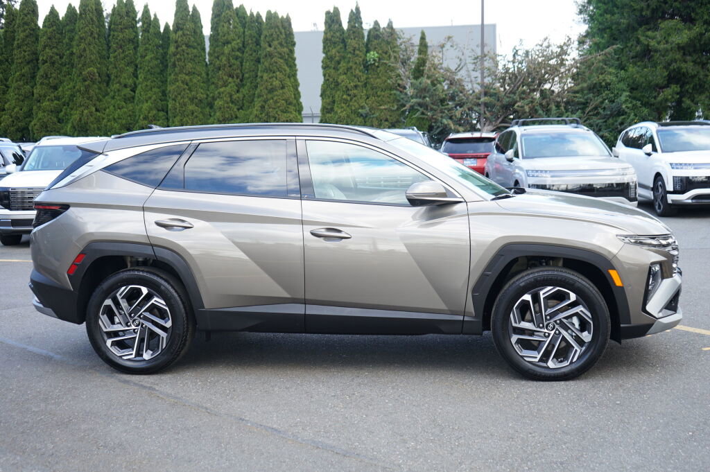 Certified 2025 Hyundai Tucson Limited AWD/4WD image 4