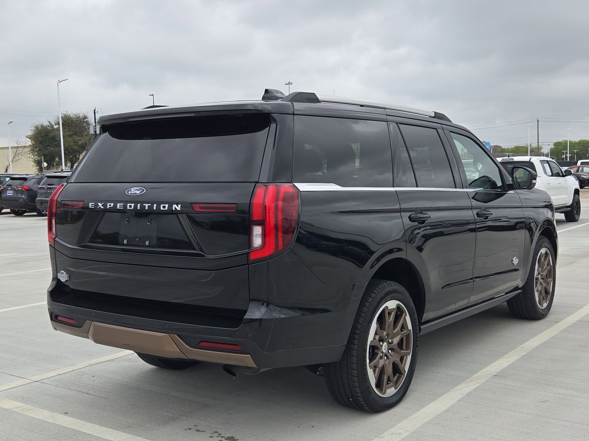 Used 2025 Ford Expedition King Ranch image 3