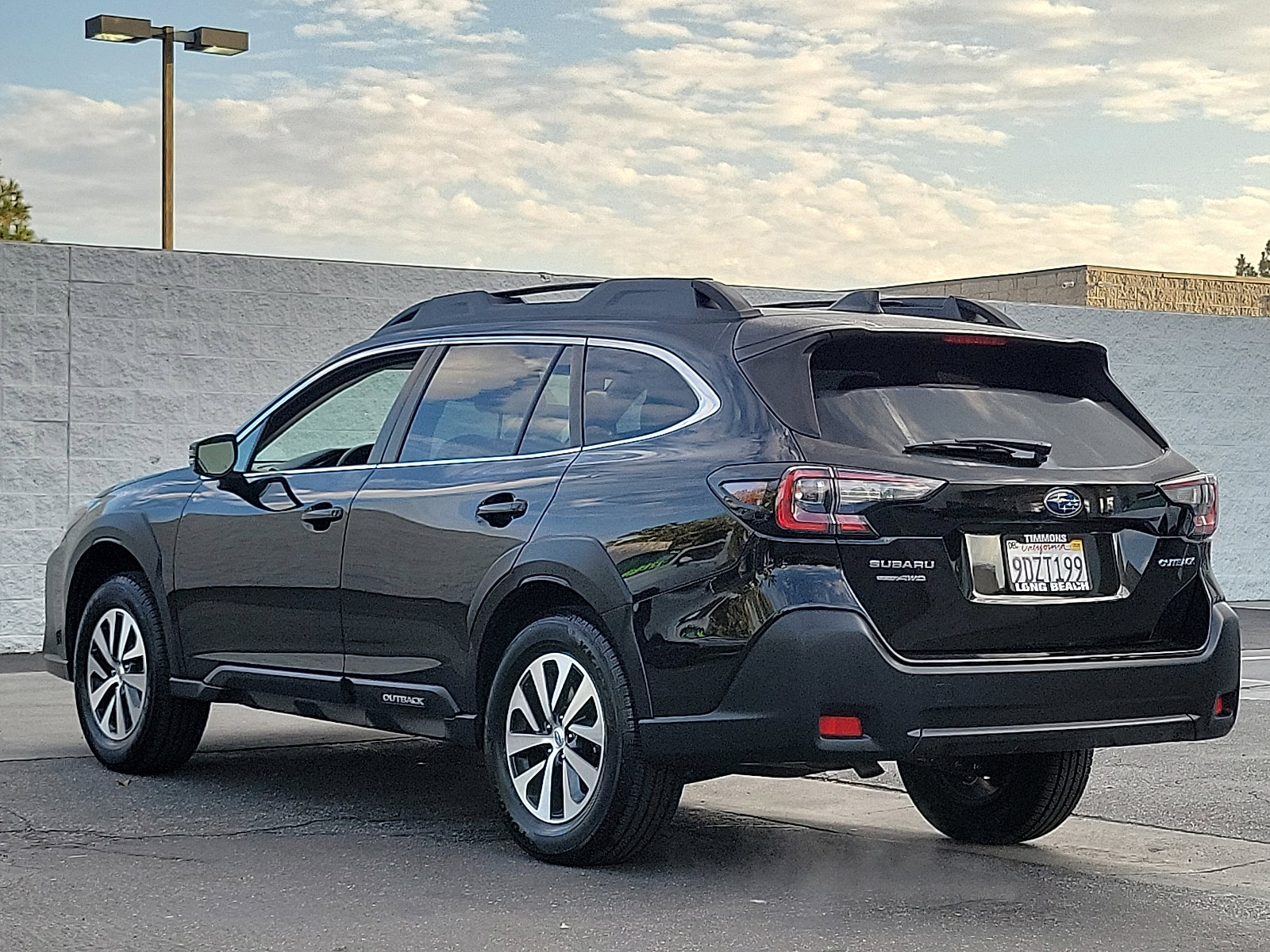 Used 2023 Subaru Outback Premium image 27