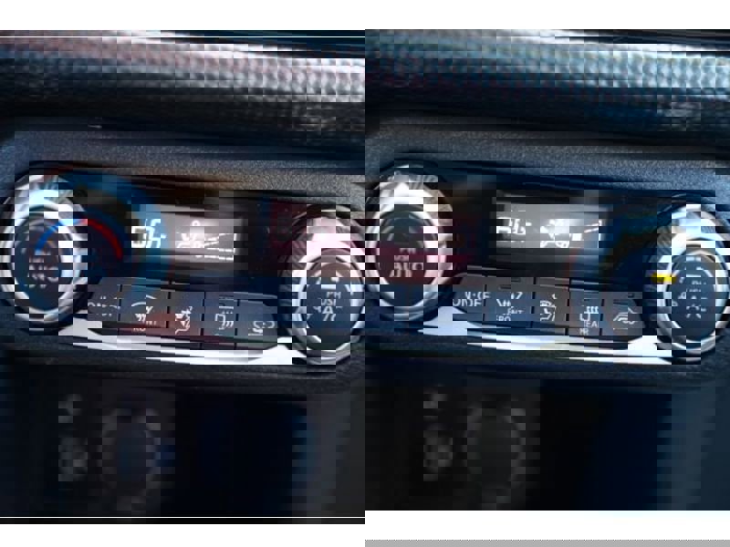 Used 2020 Nissan Kicks SV image 23