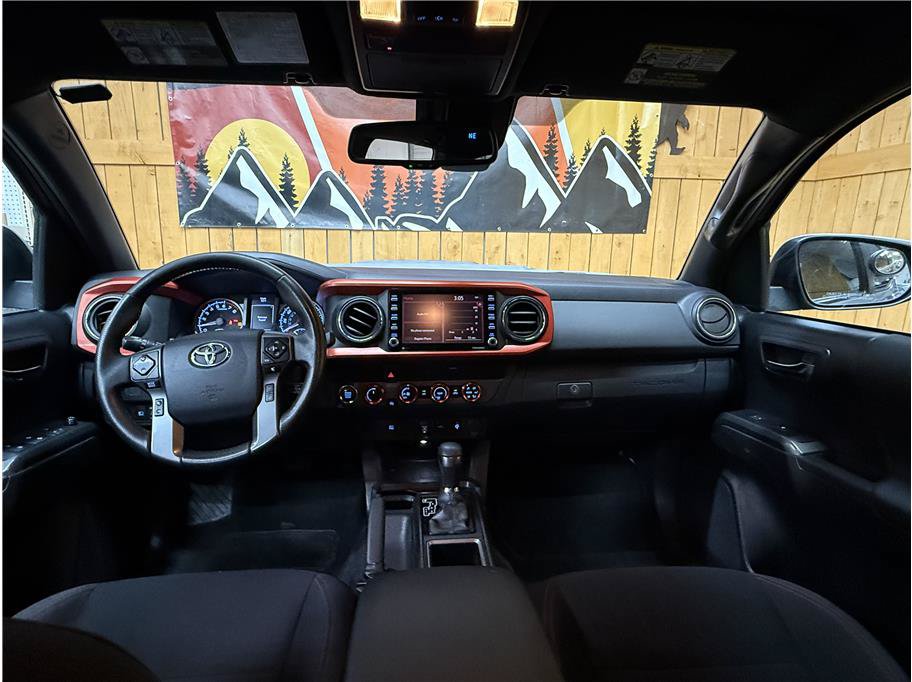 Used 2020 Toyota Tacoma TRD Sport AWD/4WD image 18