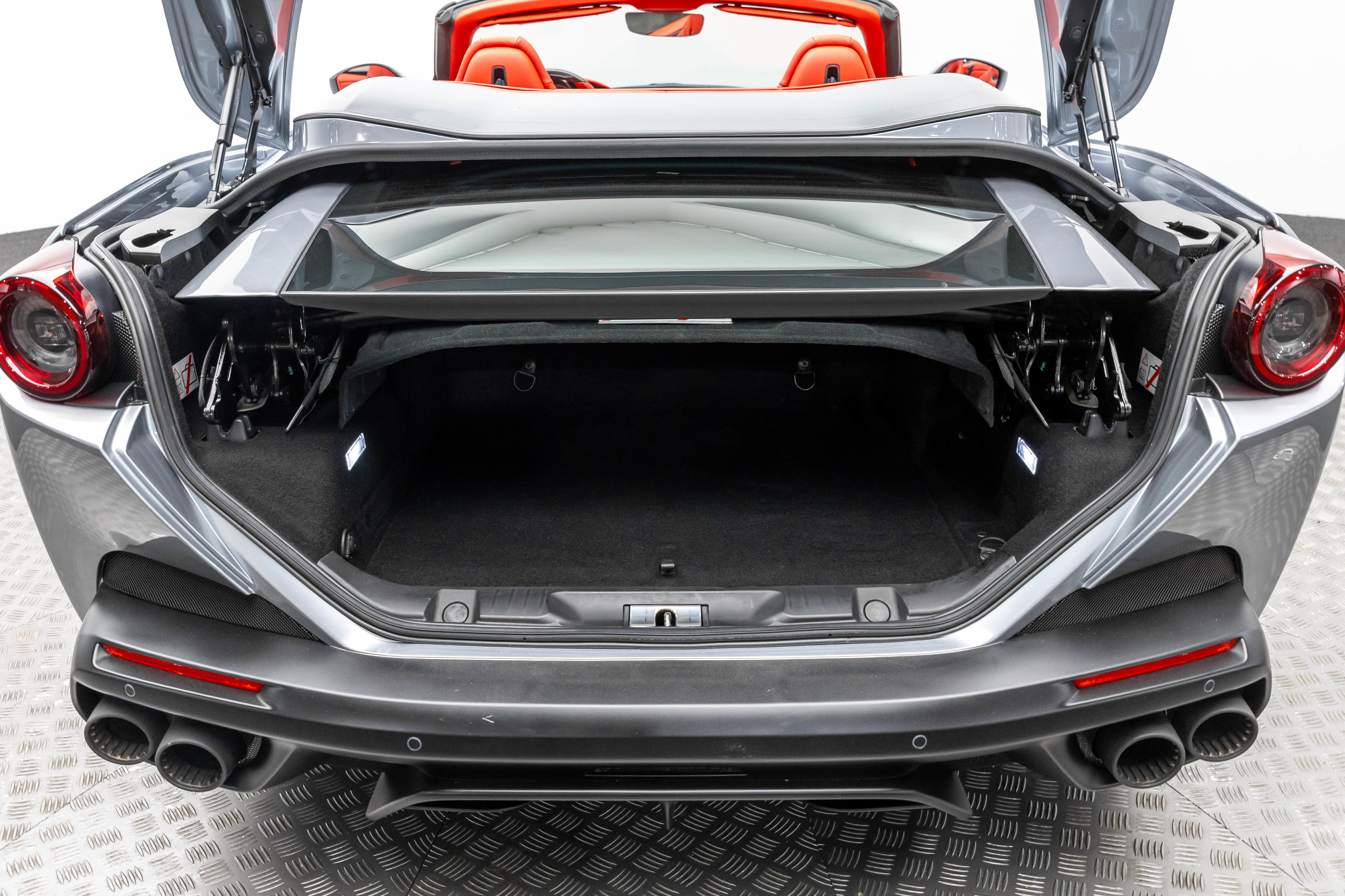 Certified 2019 Ferrari Portofino RWD image 40