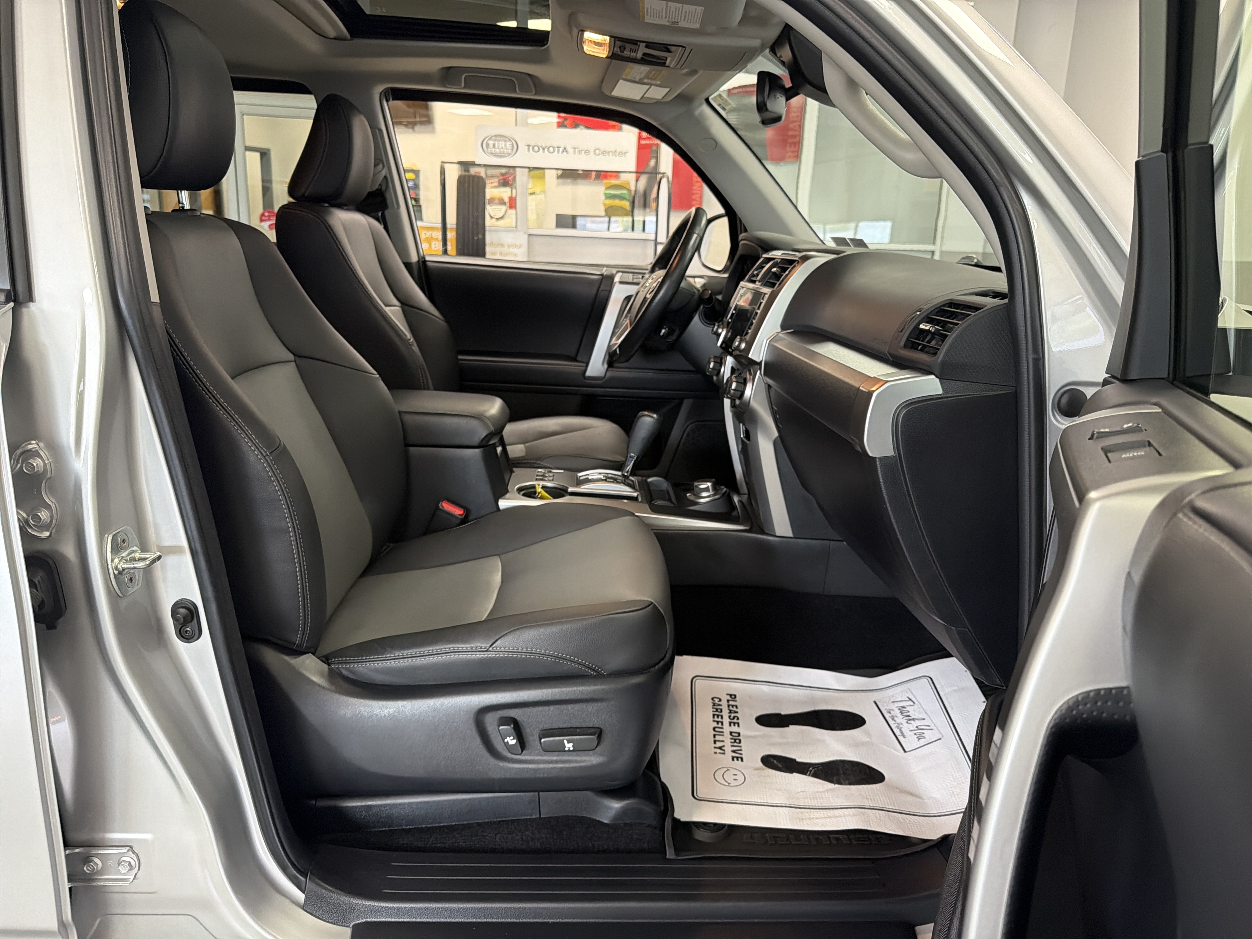 Used 2024 Toyota 4Runner SR5 Premium w/ Moonroof Package AWD/4WD image 39