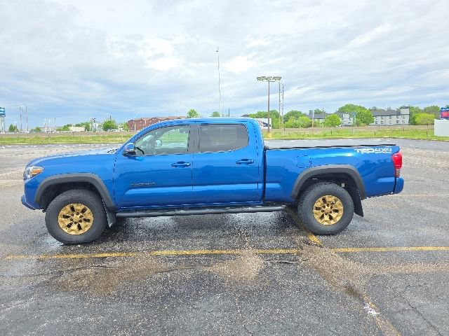 Used 2016 Toyota Tacoma TRD Off-Road w/ Premium & Technology Package AWD/4WD image 2