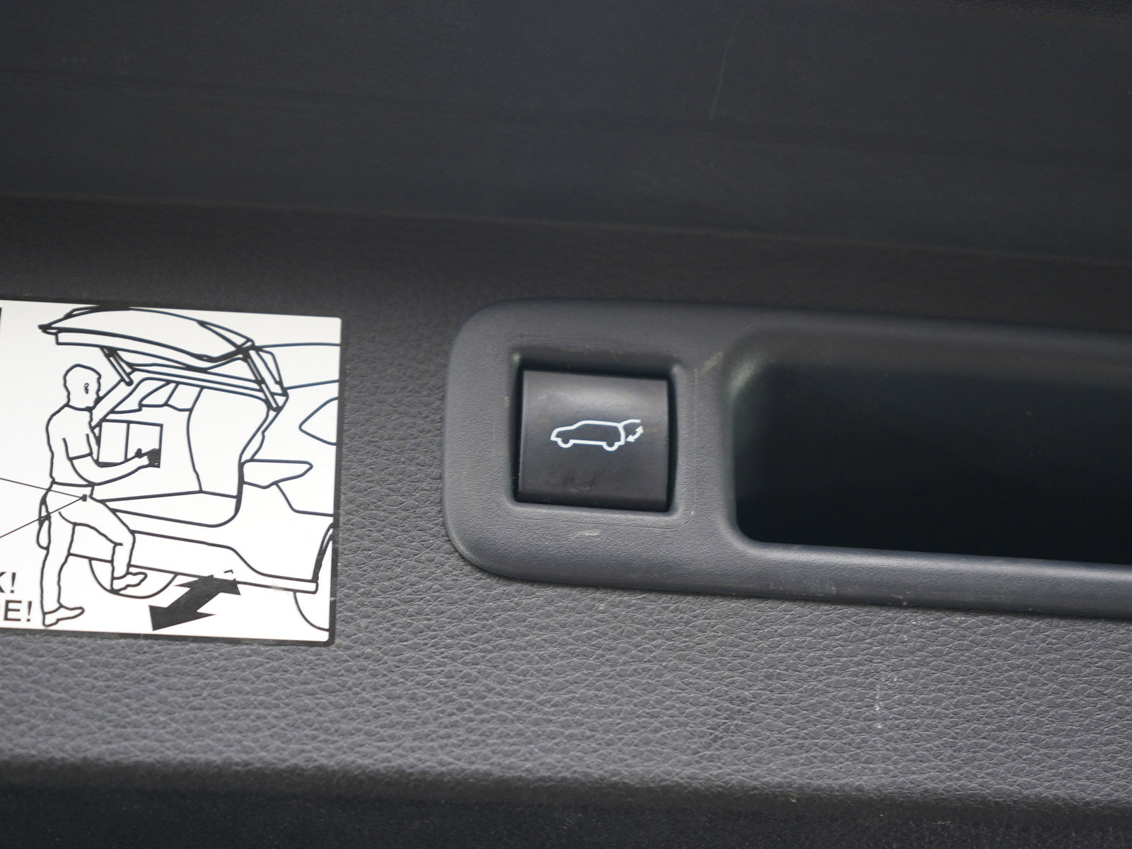 Used 2024 Toyota Highlander XLE image 19