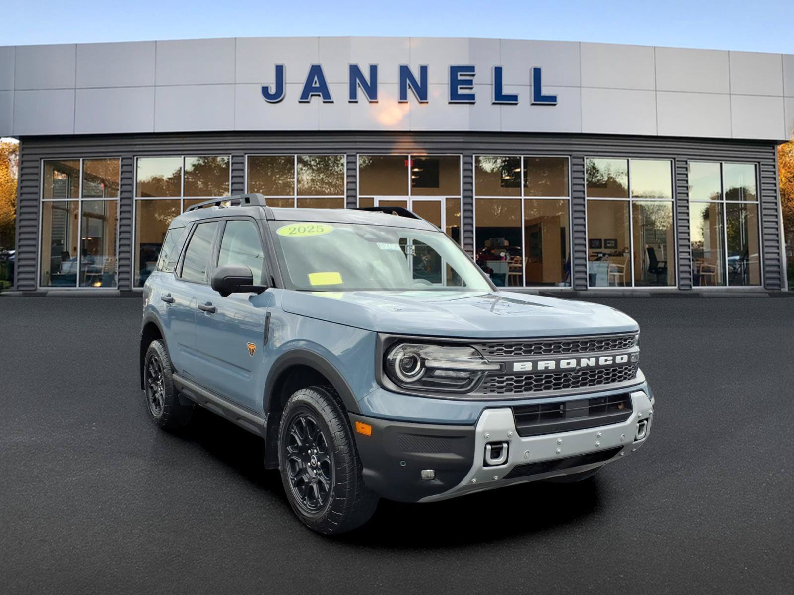 Used 2025 Ford Bronco Sport Badlands AWD/4WD image 3