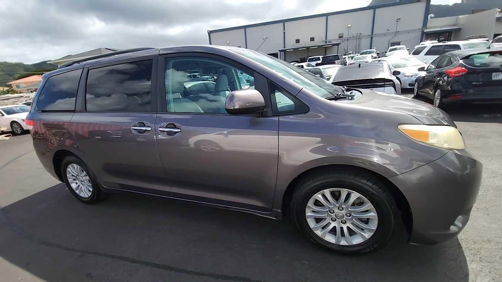 Used 2012 Toyota Sienna XLE image 7