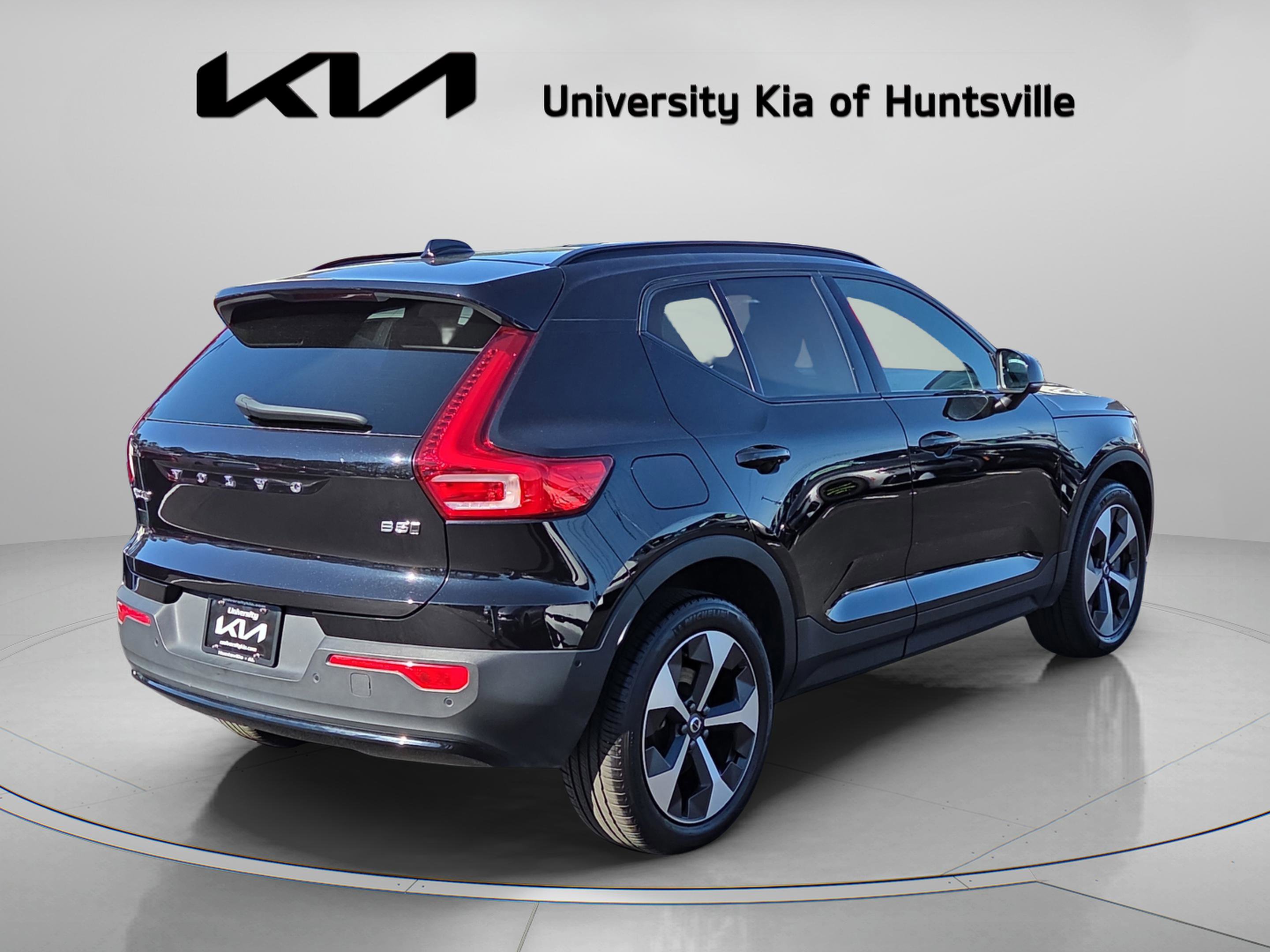 Used 2025 Volvo XC40 B5 Plus image 7