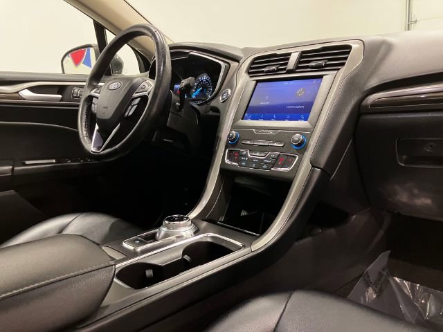 Used 2020 Ford Fusion SEL image 30
