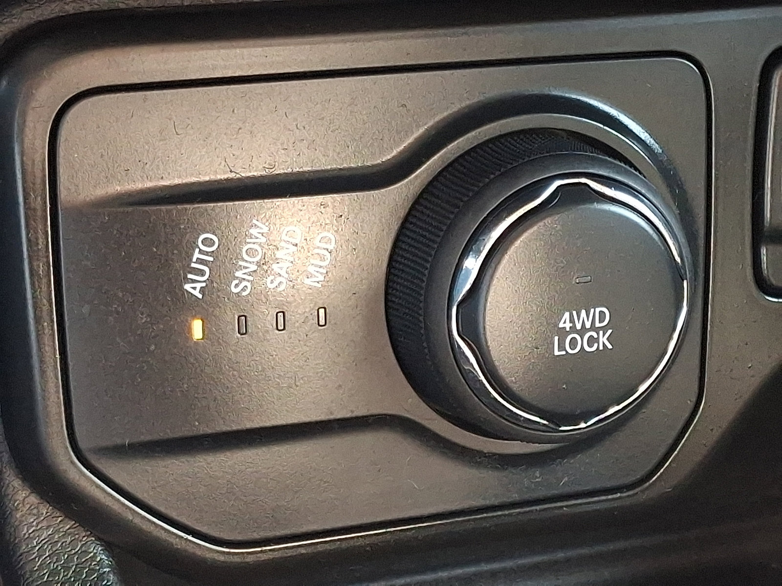 Used 2020 Jeep Renegade Latitude w/ Cold Weather Group AWD/4WD image 24