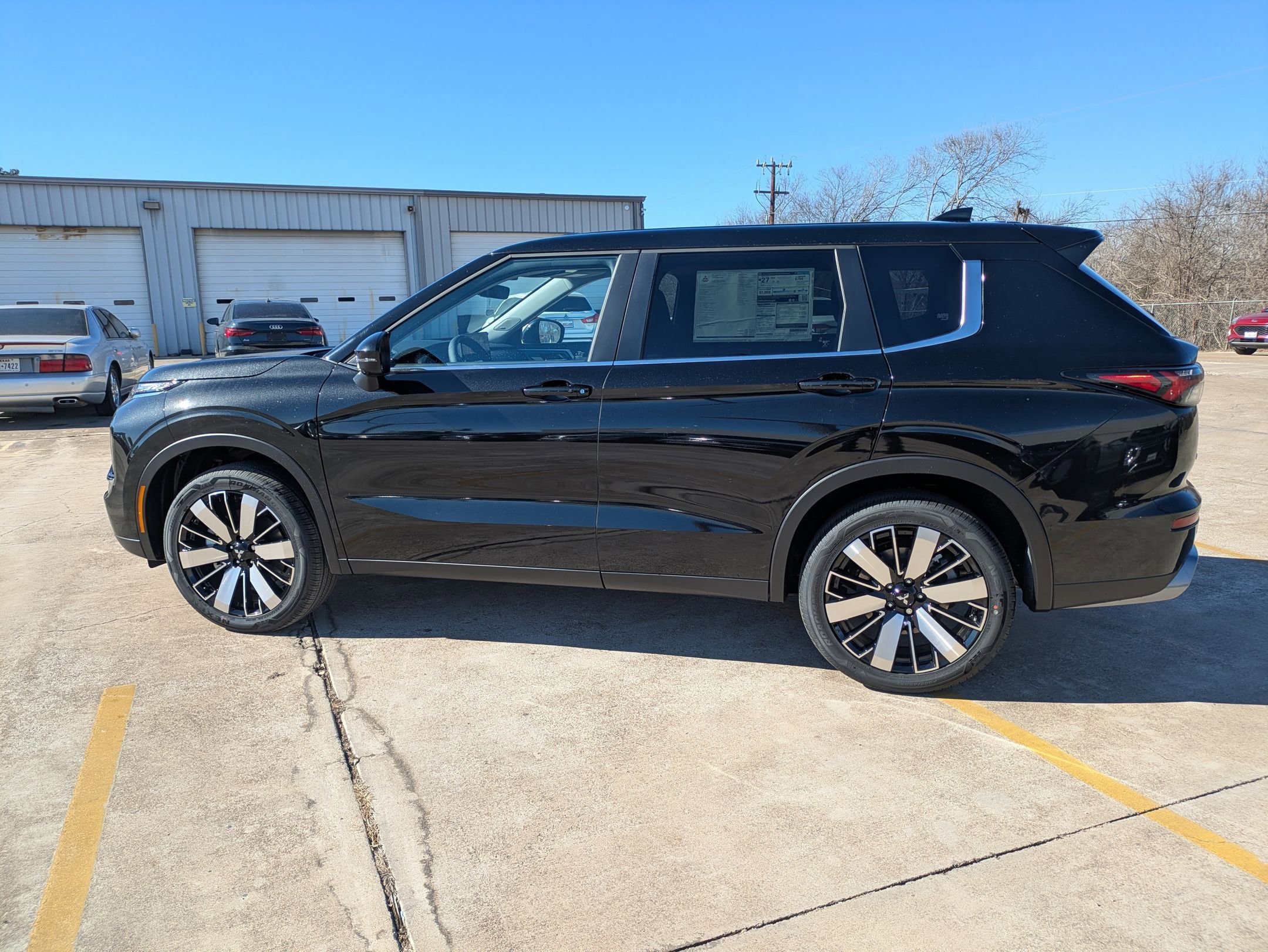 New 2026 Mitsubishi Outlander SE AWD/4WD image 2