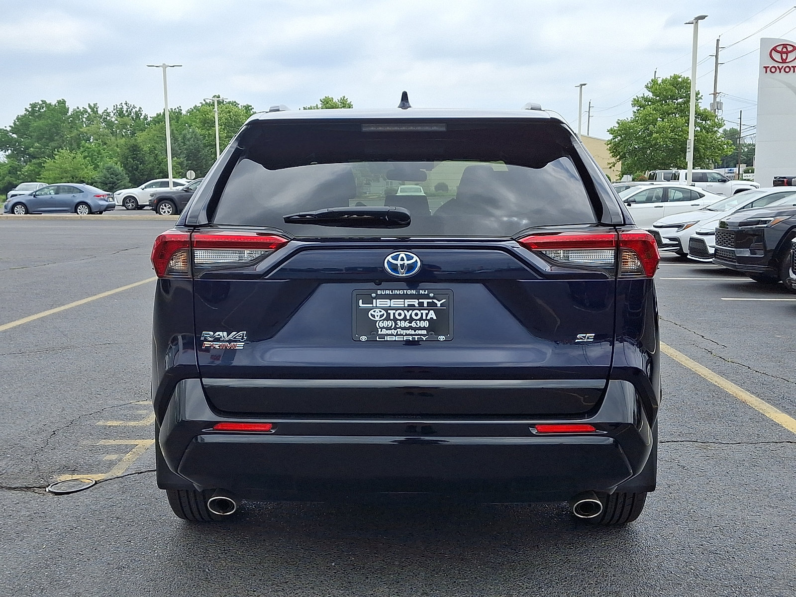 Used 2024 Toyota RAV4 SE w/ Weather & Moonroof Package AWD/4WD image 5
