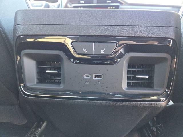 Used 2024 GMC Sierra 2500 AT4 w/ Technology Package image 19