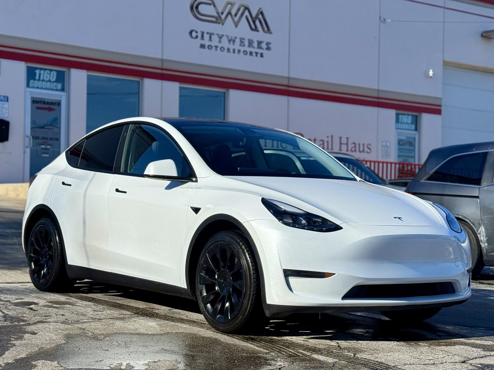 Used 2023 Tesla Model Y Long Range image 1