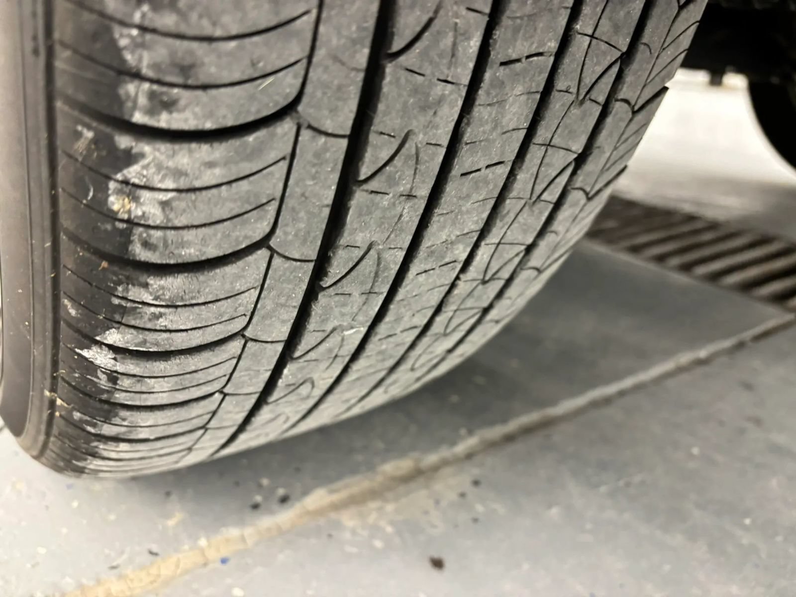 Used 2023 Hyundai Venue Limited FWD image 35