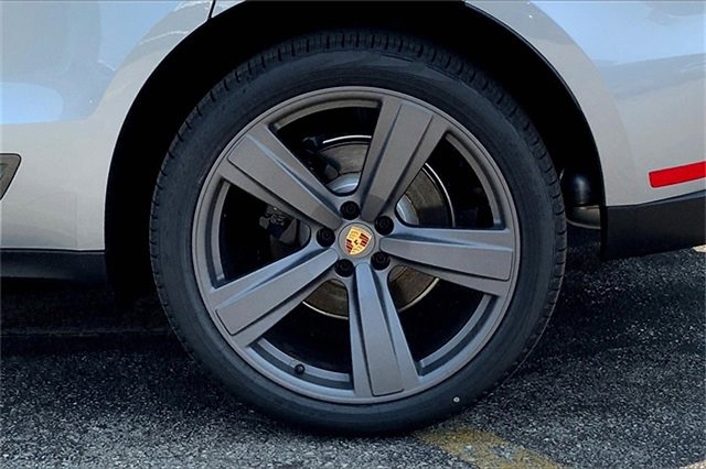 New 2025 Porsche Macan Turbo image 17