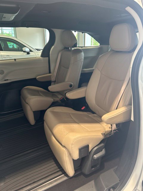 Certified 2024 Toyota Sienna Limited AWD/4WD image 17