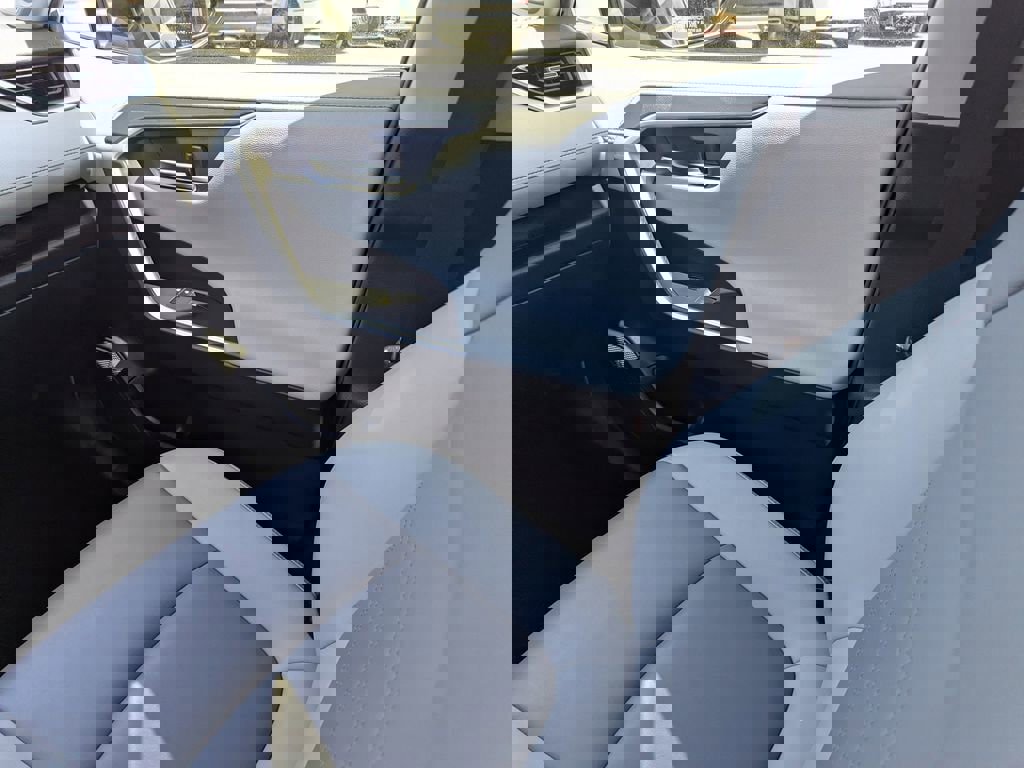 Used 2019 Toyota RAV4 Limited w/ Advanced Technology Package image 14