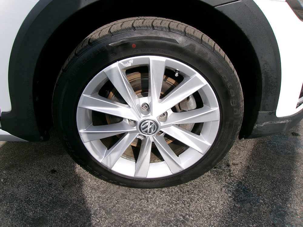 Used 2019 Volkswagen Golf Alltrack S image 11